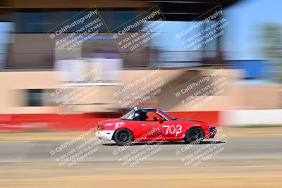 media/Sep-29-2024-24 Hours of Lemons (Sun) [[6a7c256ce3]]/StartFinish (245p-330p)/